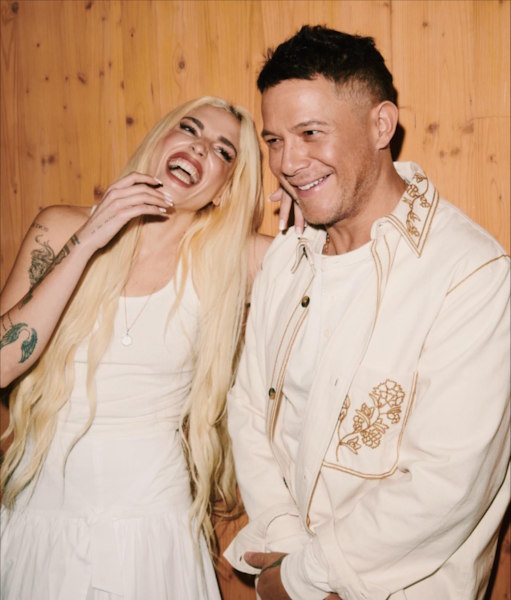 A Sanz y E rose Riwowa