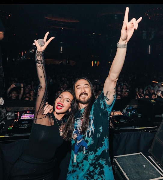 Angela Aguilar y Steve Aoki