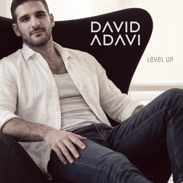 David Adavi estrena "Level Up": el salto de madurez del joven talento del pop latino
