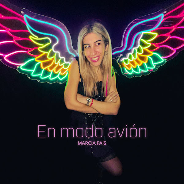 Marcia Pais en modo avion