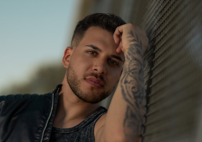 Tony Lozano reivindica la esencia de la bachata con "Miradita Asesina"